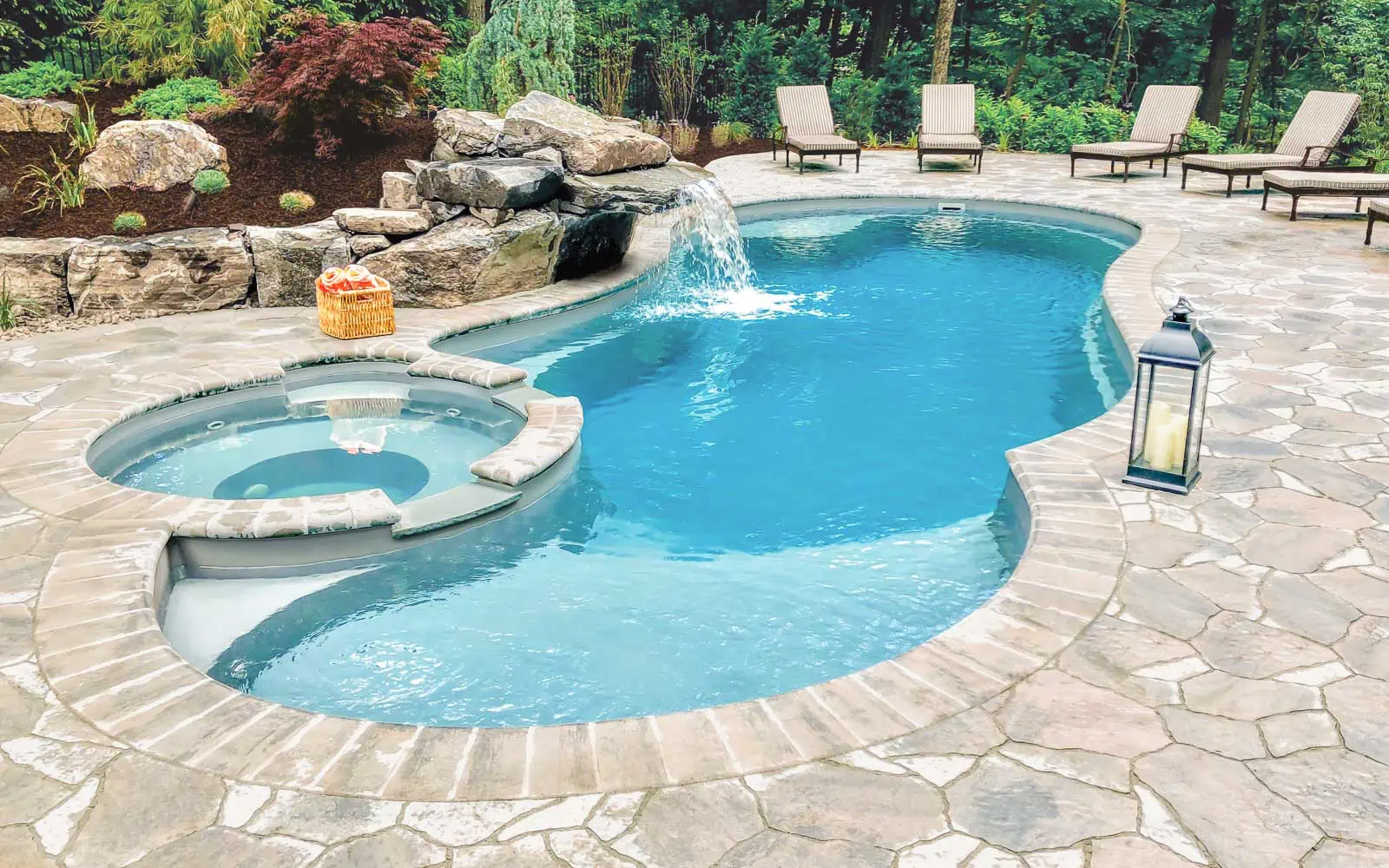 The Allure, a fiberglass pool design manufactured by Leisure Pools