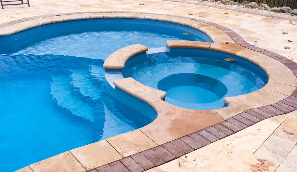 Leisure Pool's Allure fiberglass swimming pool design