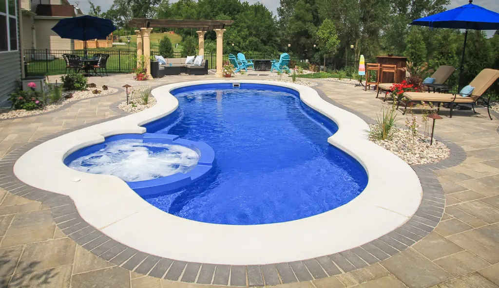 Leisure Pool's Allure fiberglass pool design