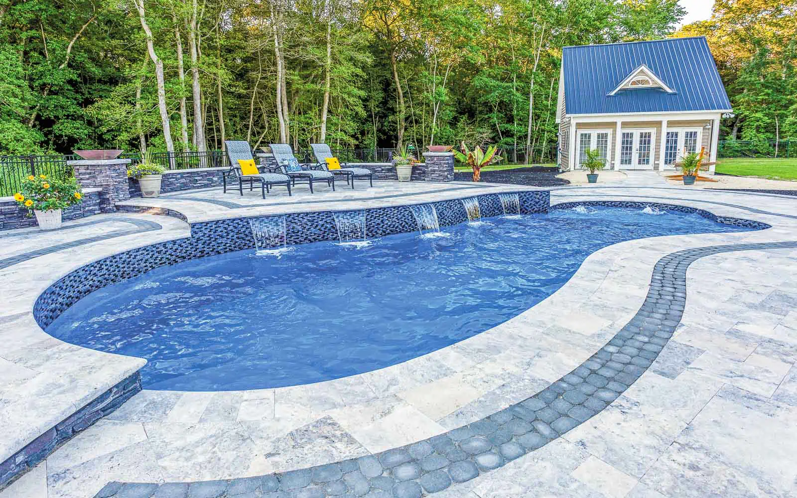 The Eclipse, a fiberglass pool design manufactured by Leisure Pools